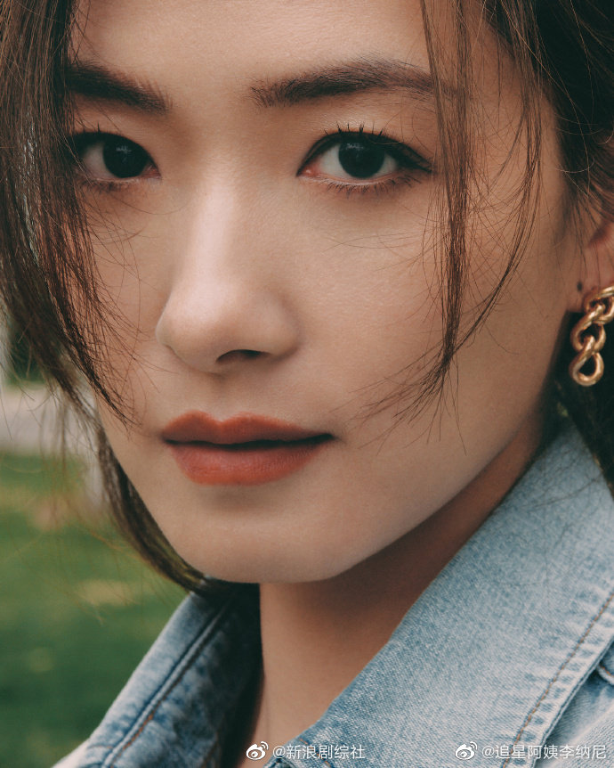 万茜黑色高开叉裙96笑不活……_高清图集_新浪网