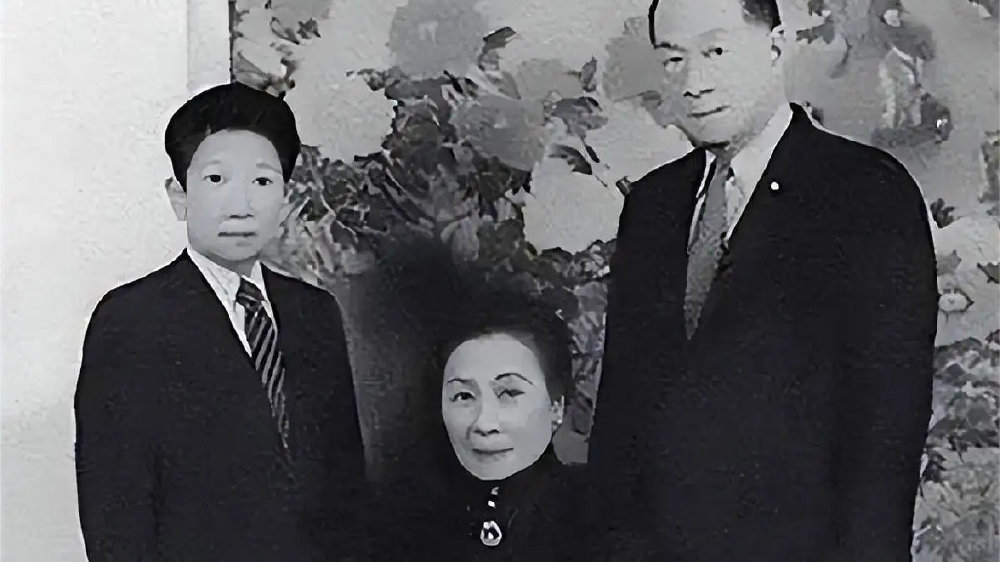 1949年蒋介石败逃前夕，孔令侃送来10万美金，老蒋怒喝：给我滚|孔祥熙|白兰花|扬子|宋霭龄|大少爷_新浪新闻