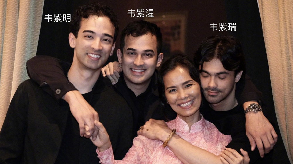 59岁韦唯回北京,在豪宅为25岁幼子庆生,被3个儿子簇拥超满足|韦唯|韦紫明|韦紫_新浪新闻