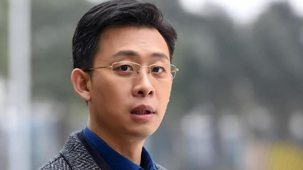 回顾张译的2023年,在褒贬不一中倔强前行|狂飙|张译|安欣_新浪新闻