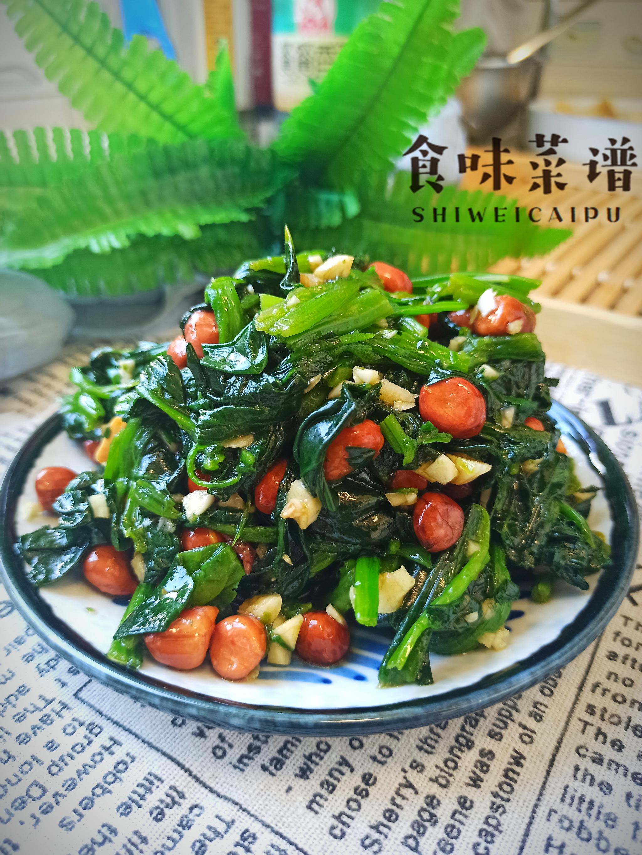 厨师长教你一道凉拌菜,花生拌菠菜,清口又解腻