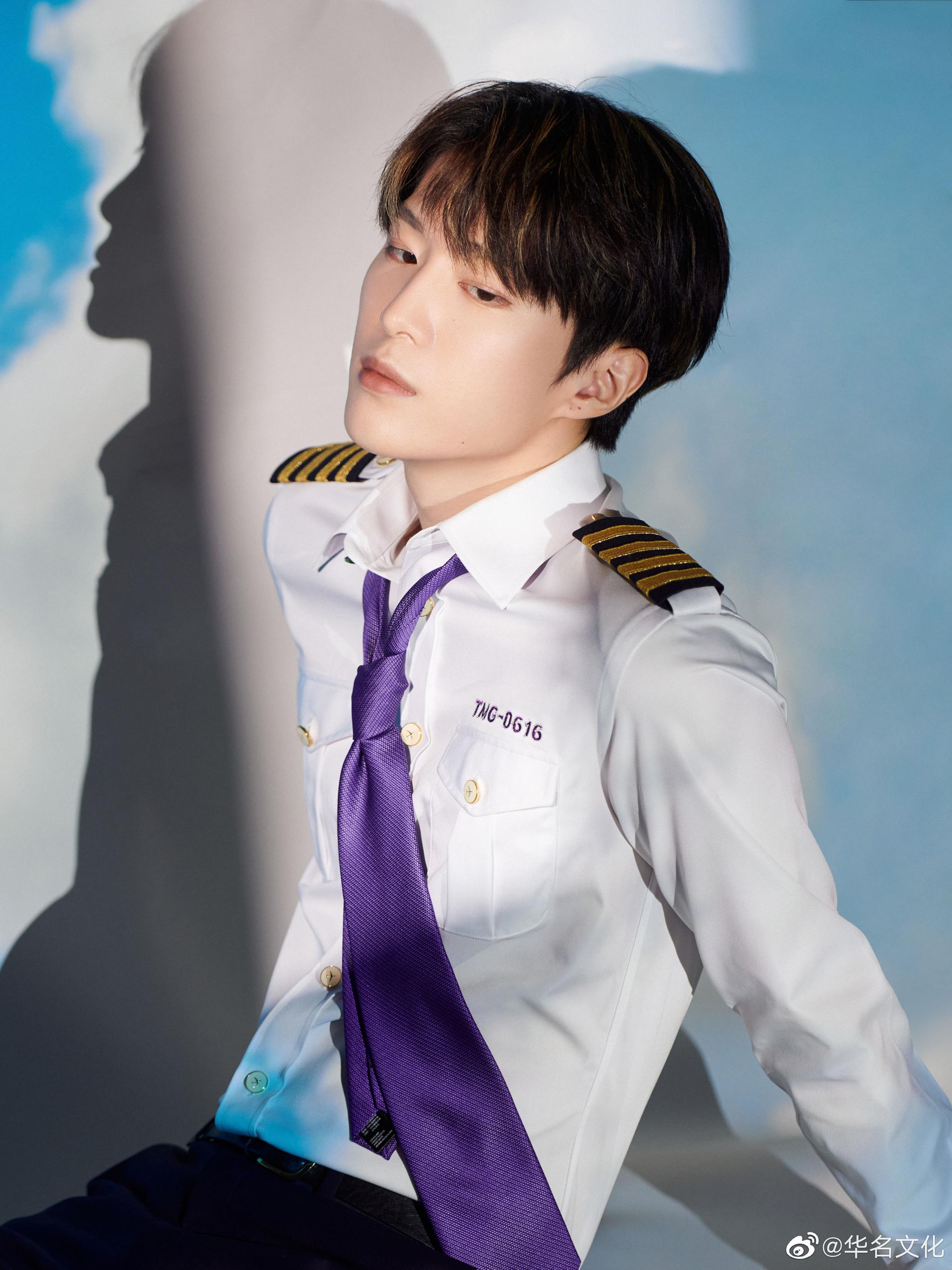 范丞丞x天猫国际全球代言人☆ 机长制服空降限时活动