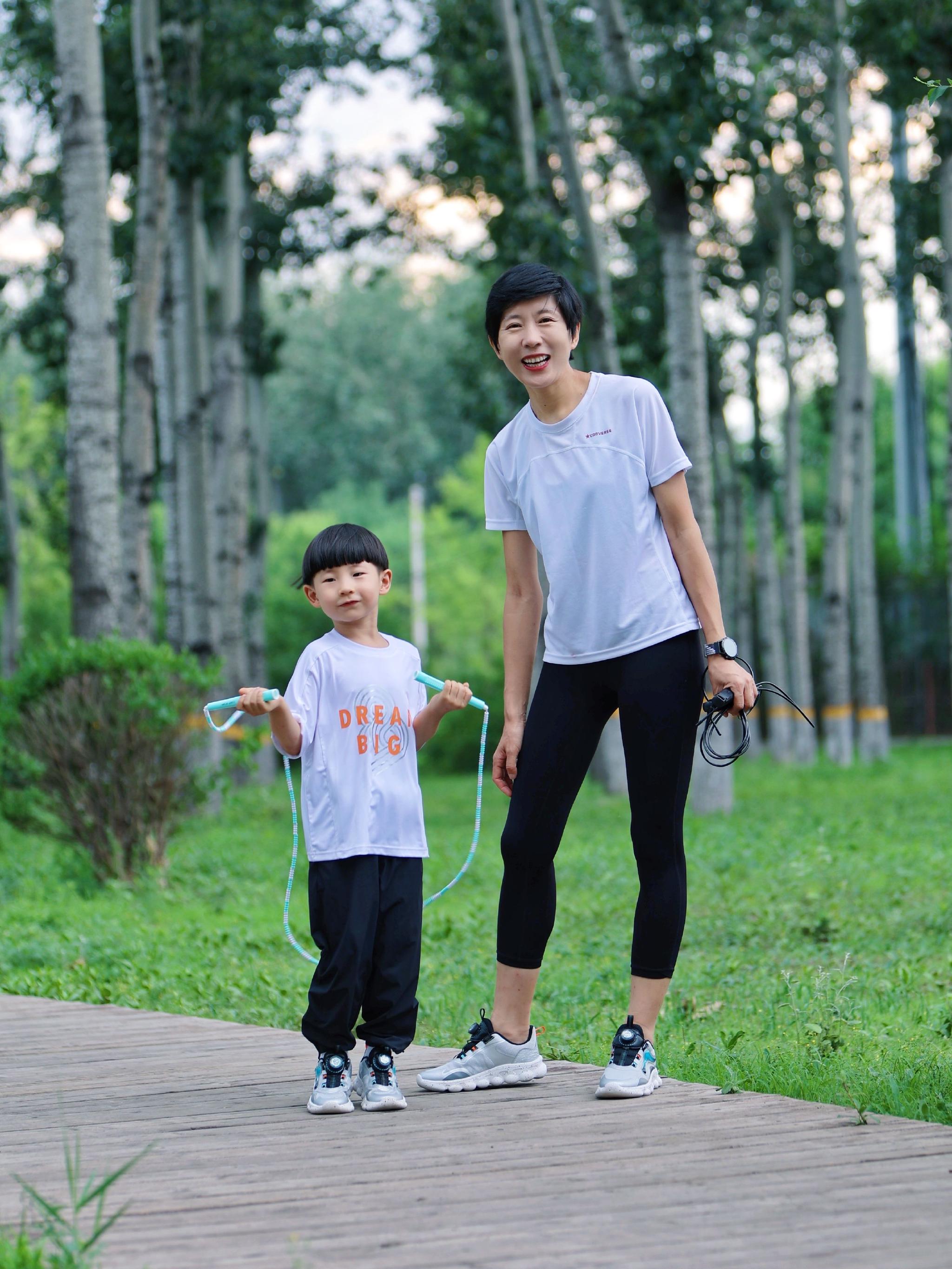 爱运动的瞧瞧,看到楼下小哥哥练跳绳,自己也按捺不住了休闲区蓝鸢梦想 - Www.slyday.coM 爱运动的瞧瞧,看到楼下小哥哥练跳绳,自己也按捺不住了休闲区蓝鸢梦想 - Www.slyday.coM