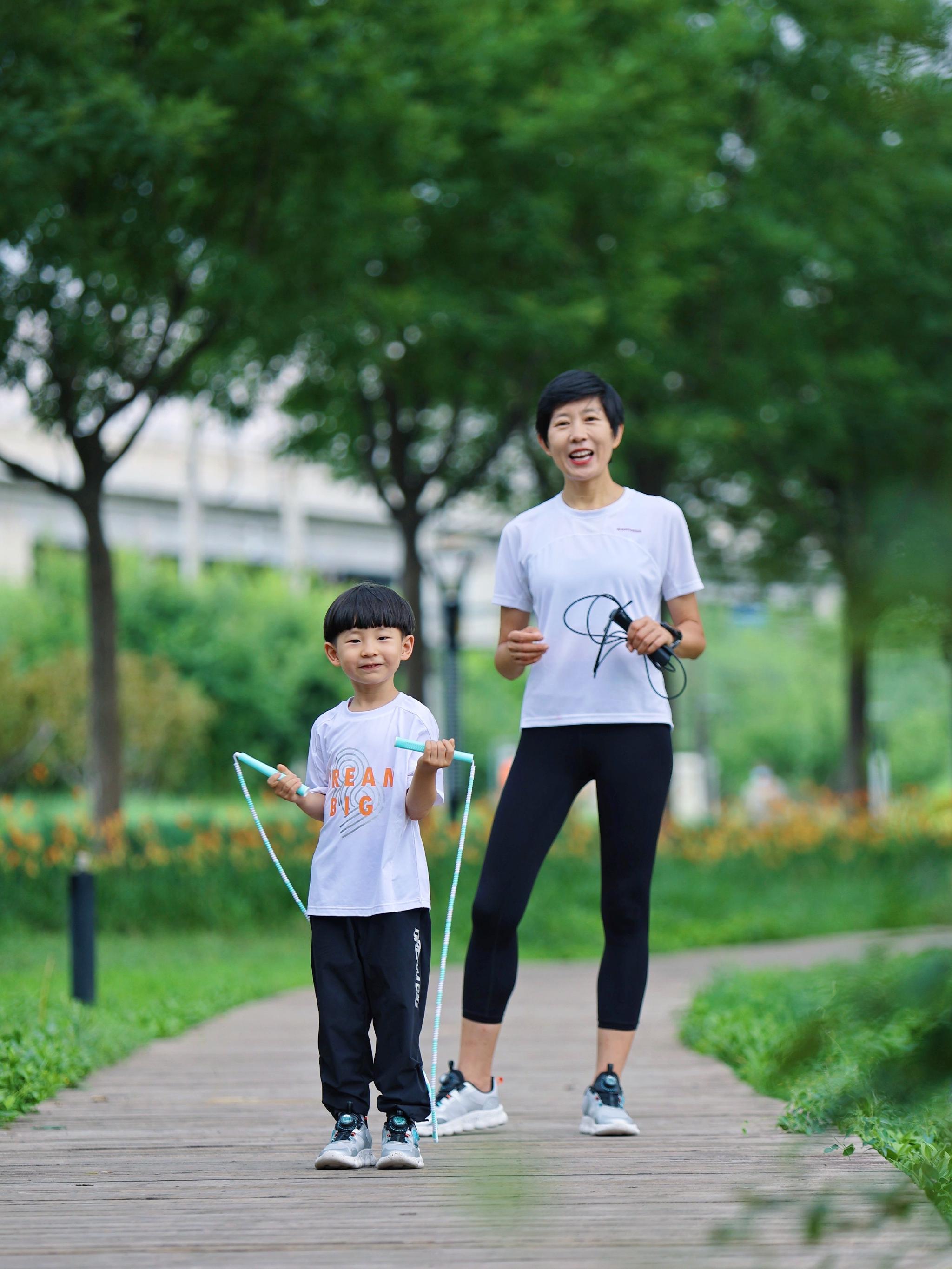 爱运动的瞧瞧,看到楼下小哥哥练跳绳,自己也按捺不住了休闲区蓝鸢梦想 - Www.slyday.coM 爱运动的瞧瞧,看到楼下小哥哥练跳绳,自己也按捺不住了休闲区蓝鸢梦想 - Www.slyday.coM