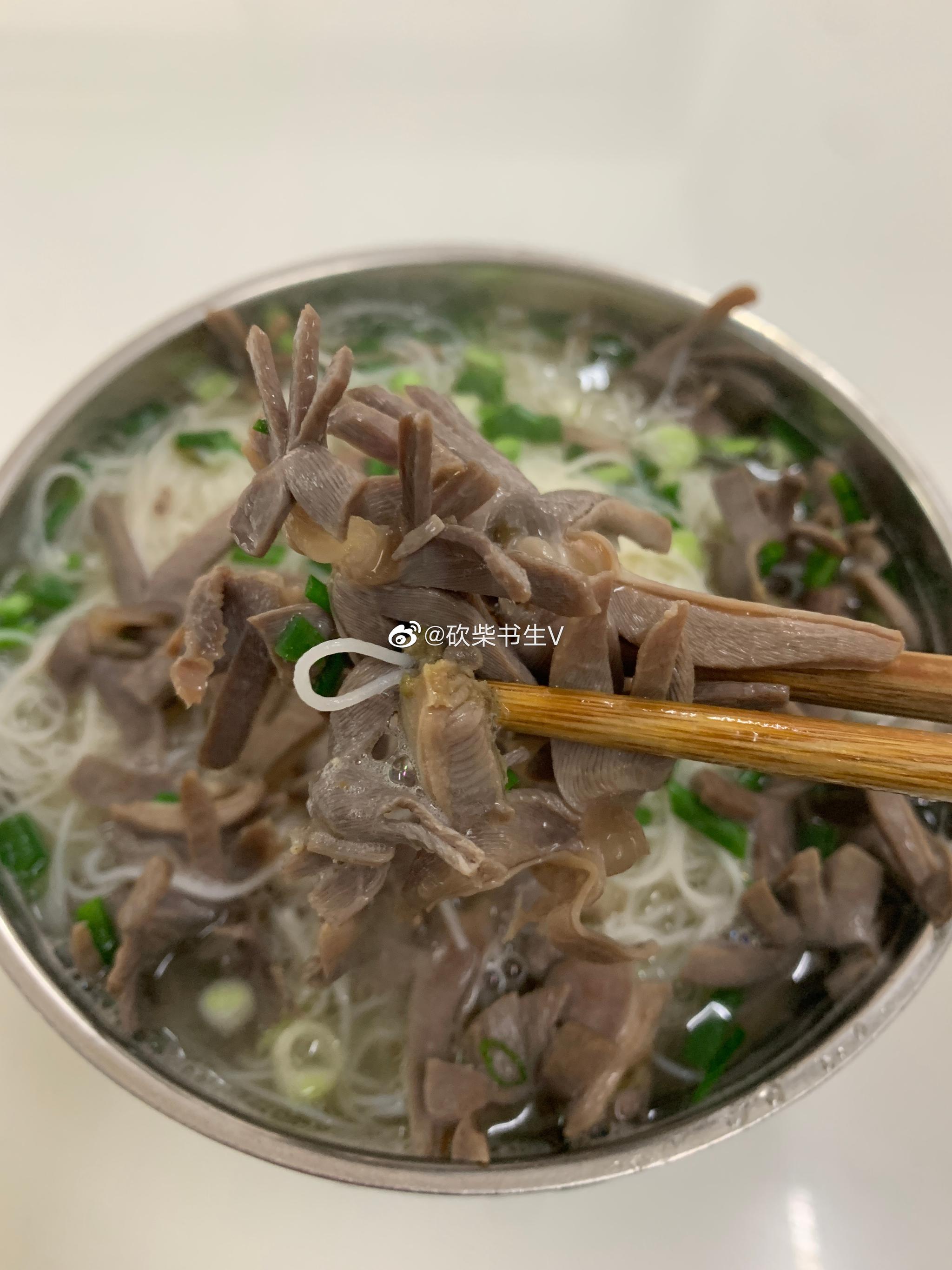 福州小吃——捞化,米粉使用原产莆田的兴化米粉,很细,一捞就熟