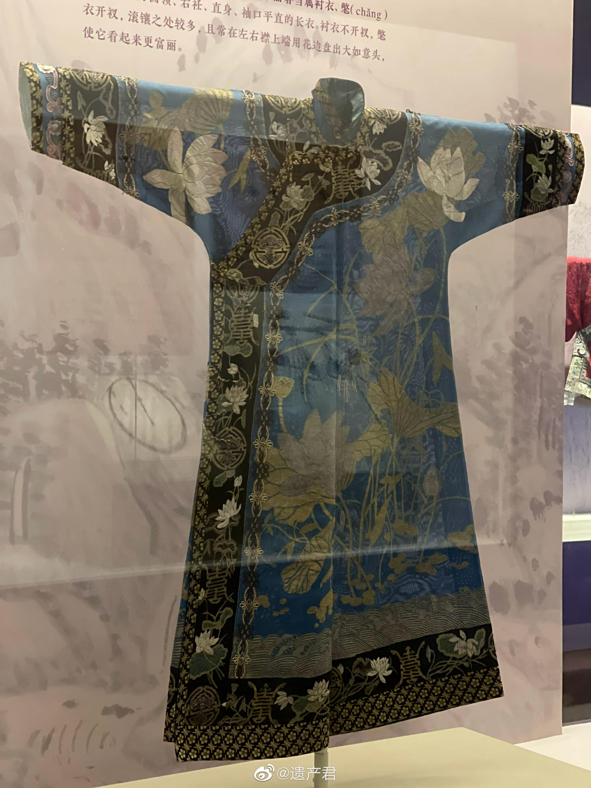 国家博物馆藏·清代蓝色纳纱金银荷花纹衬衣_高清图集_新浪网