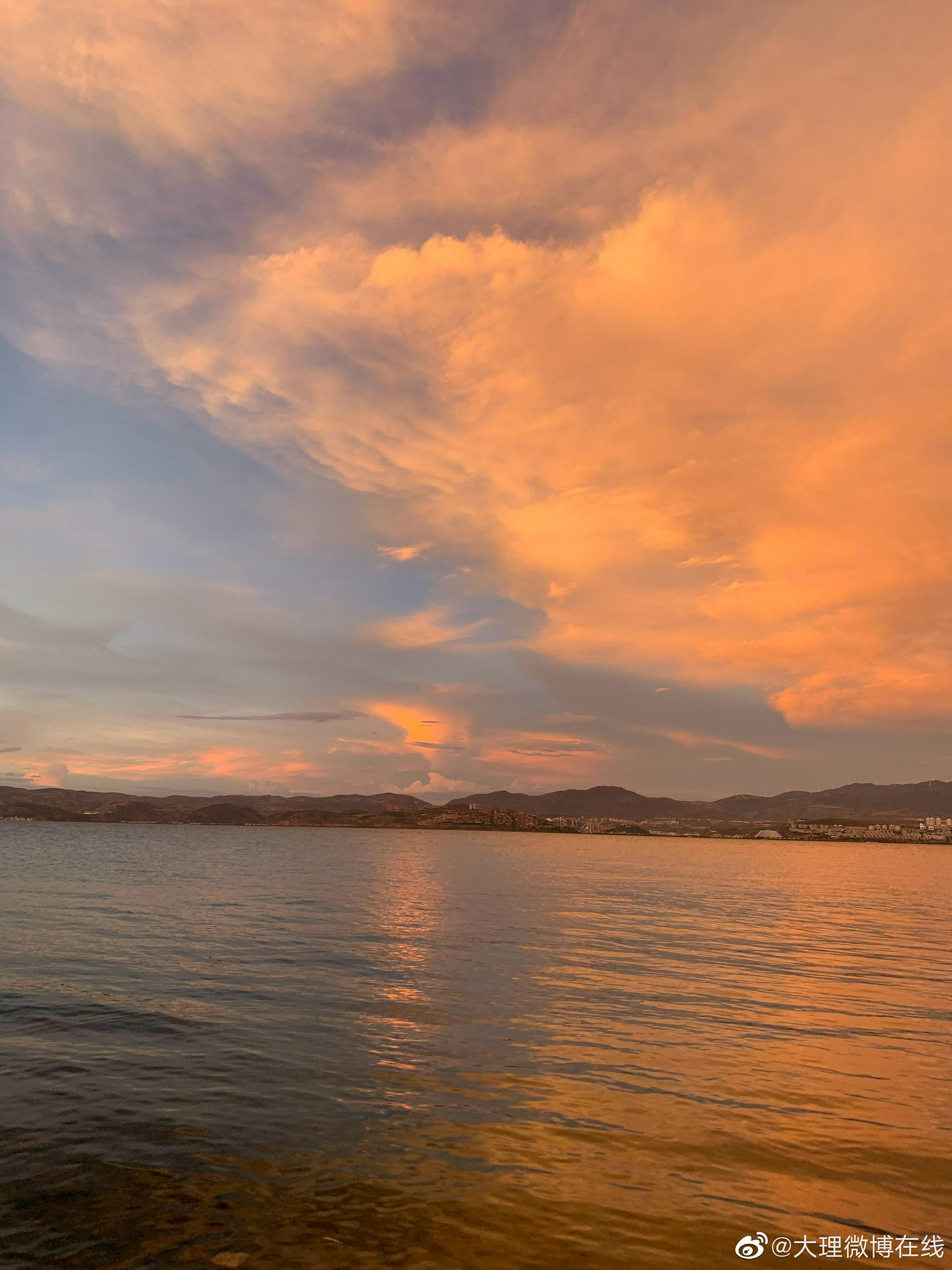 大理洱海日落图片