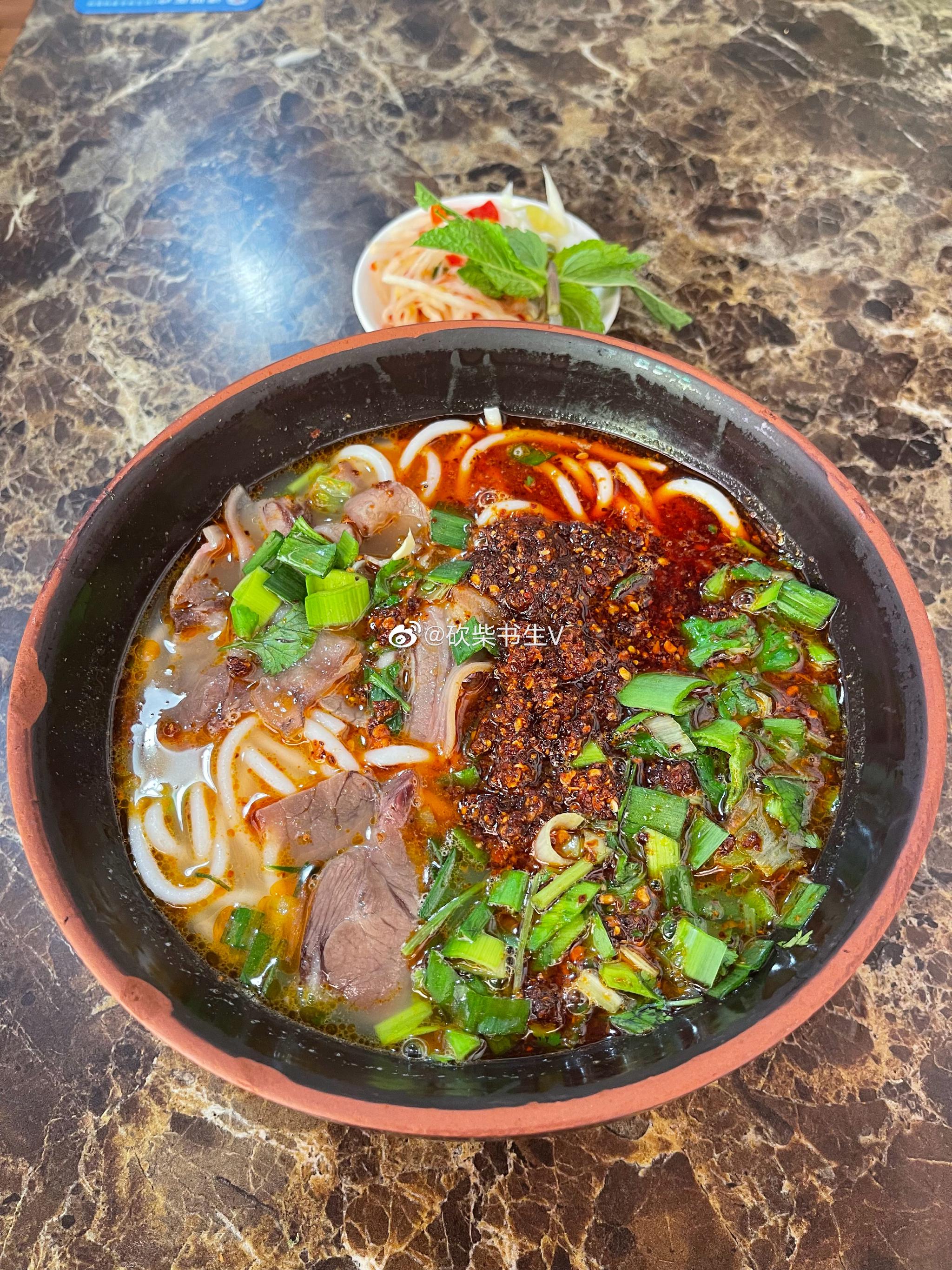 遵义虾子羊肉粉10块钱一碗,有细粉和粗粉可以选择……_高清图集_新浪