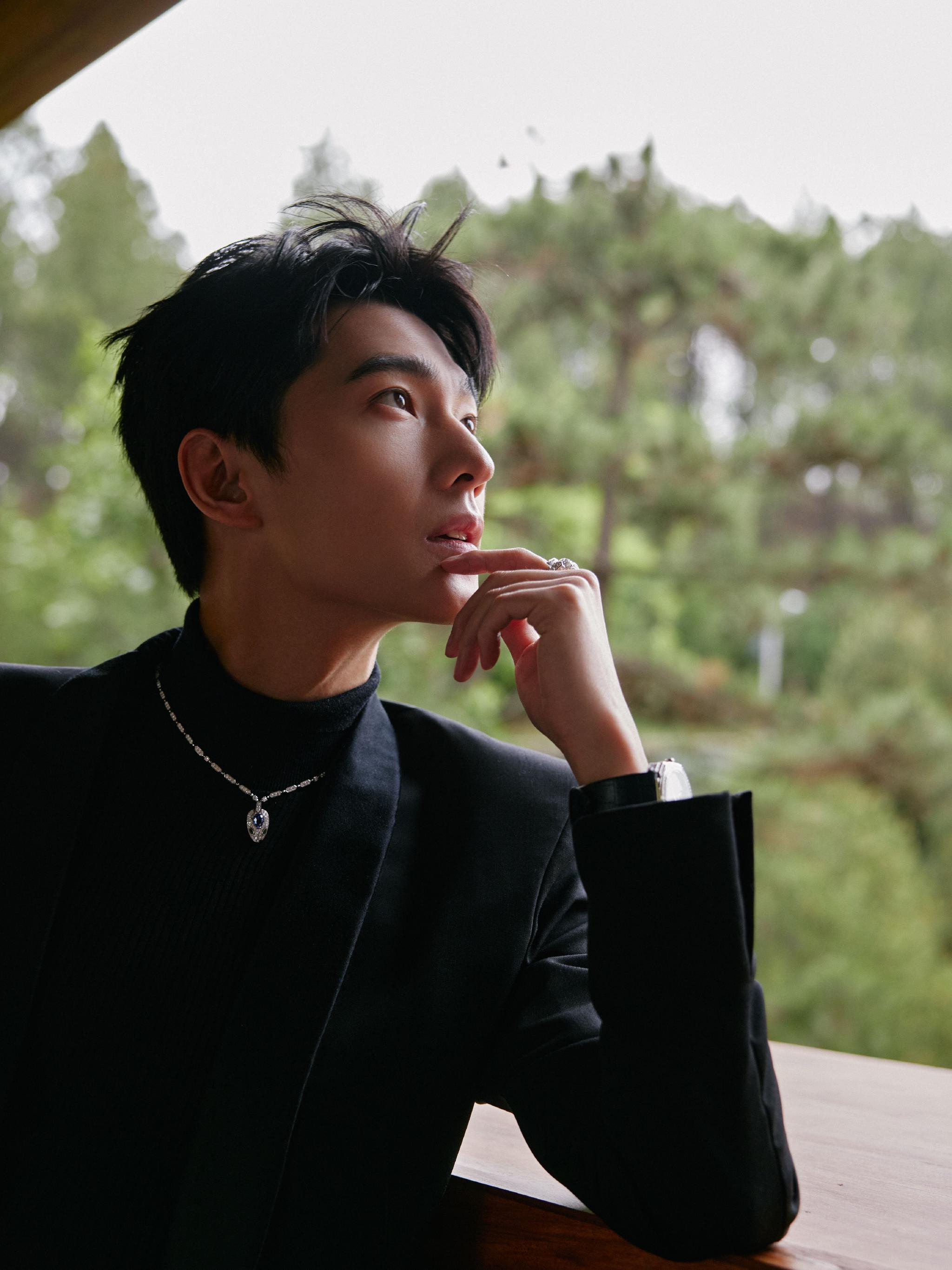 沉稳内敛女生的魅力 夏末春初如何穿出力量感和柔美感