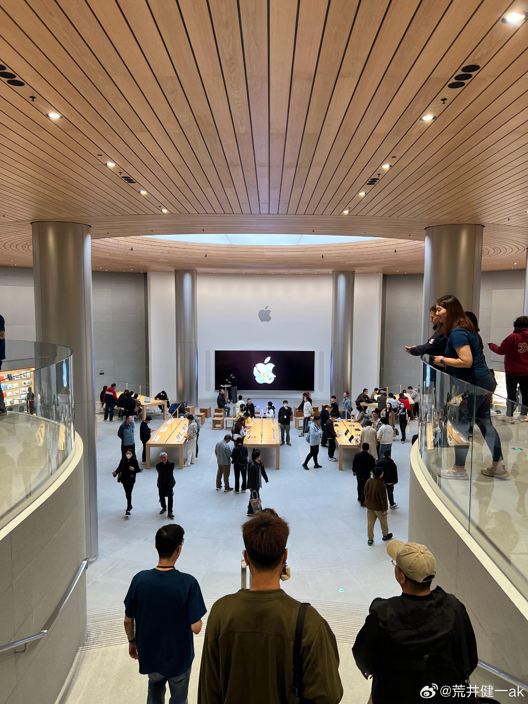 亚洲最大,apple store苹果专卖店上海静安寺店,像是个