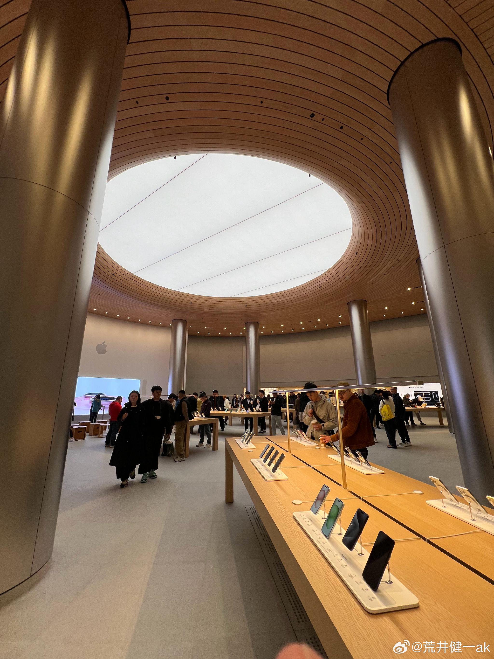 亚洲最大,apple store苹果专卖店上海静安寺店,像是个