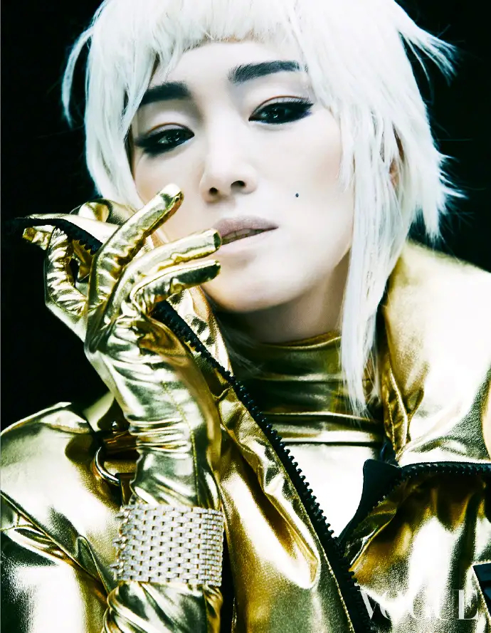 巩俐首登vogue封面,白发造型,让人眼前一亮……__财经头条