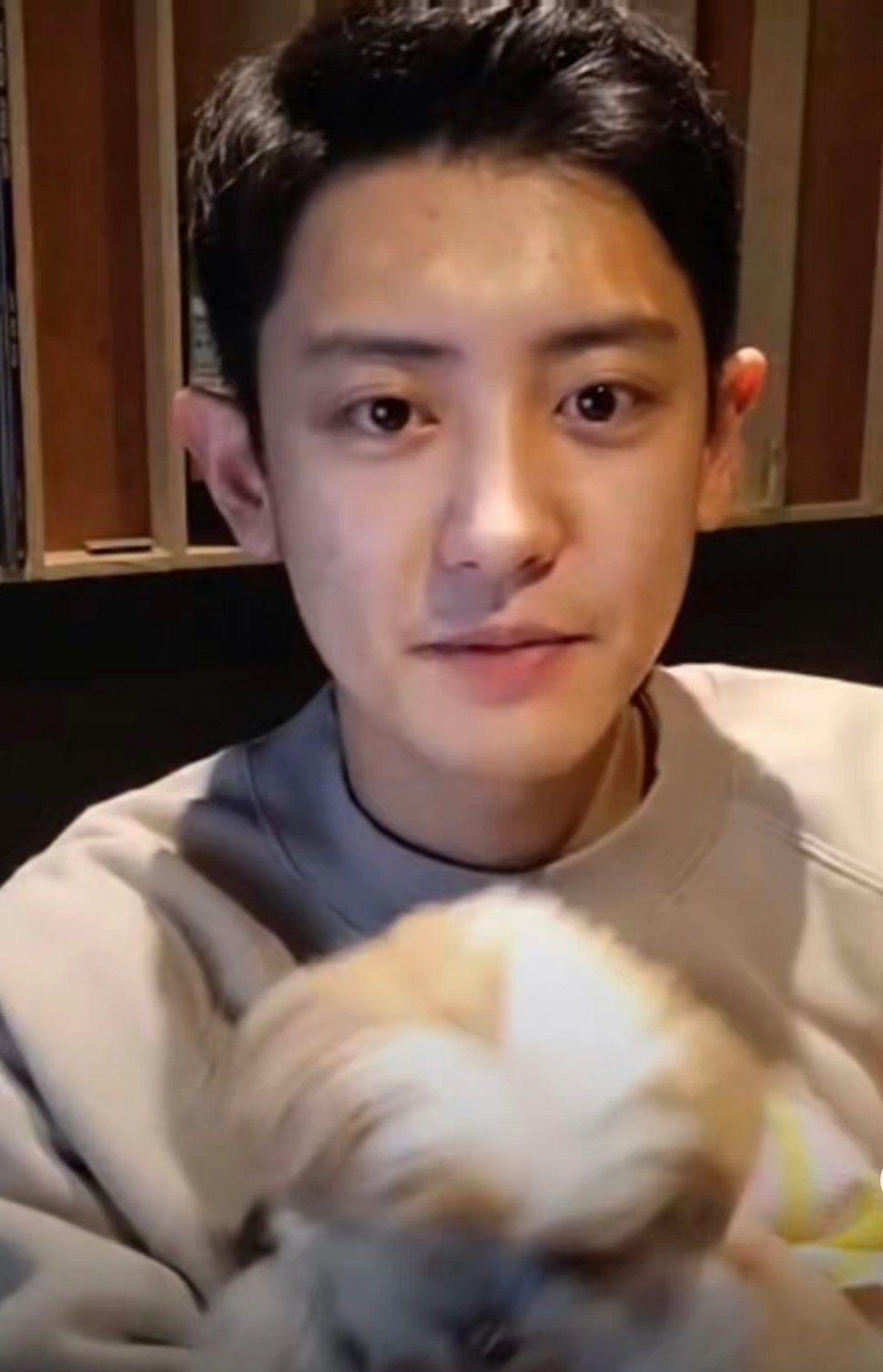 朴灿烈退伍首直播,大眼睛帅哥 ,状态超级好的!__财经头条