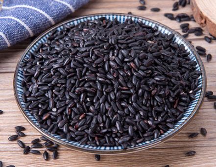 买黑米,黑米和黑糯米要分清,两者区别很大,买错不好吃浪费钱