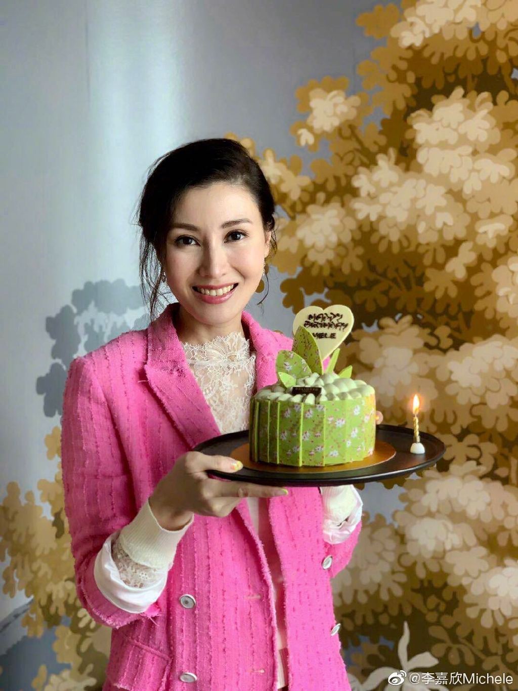 李嘉欣晒出最新自拍这个空气刘海似乎不太适合大美人啊