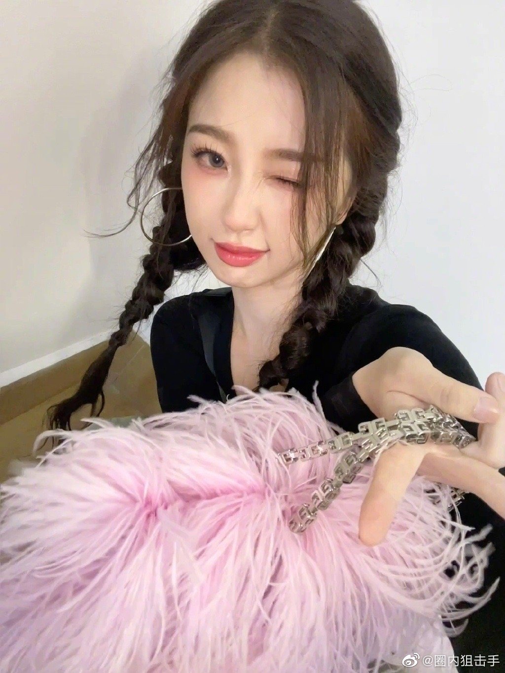 能看得出来虞书欣真的很喜欢粉色……|虞书欣|嘟嘴|粉色_新浪新闻