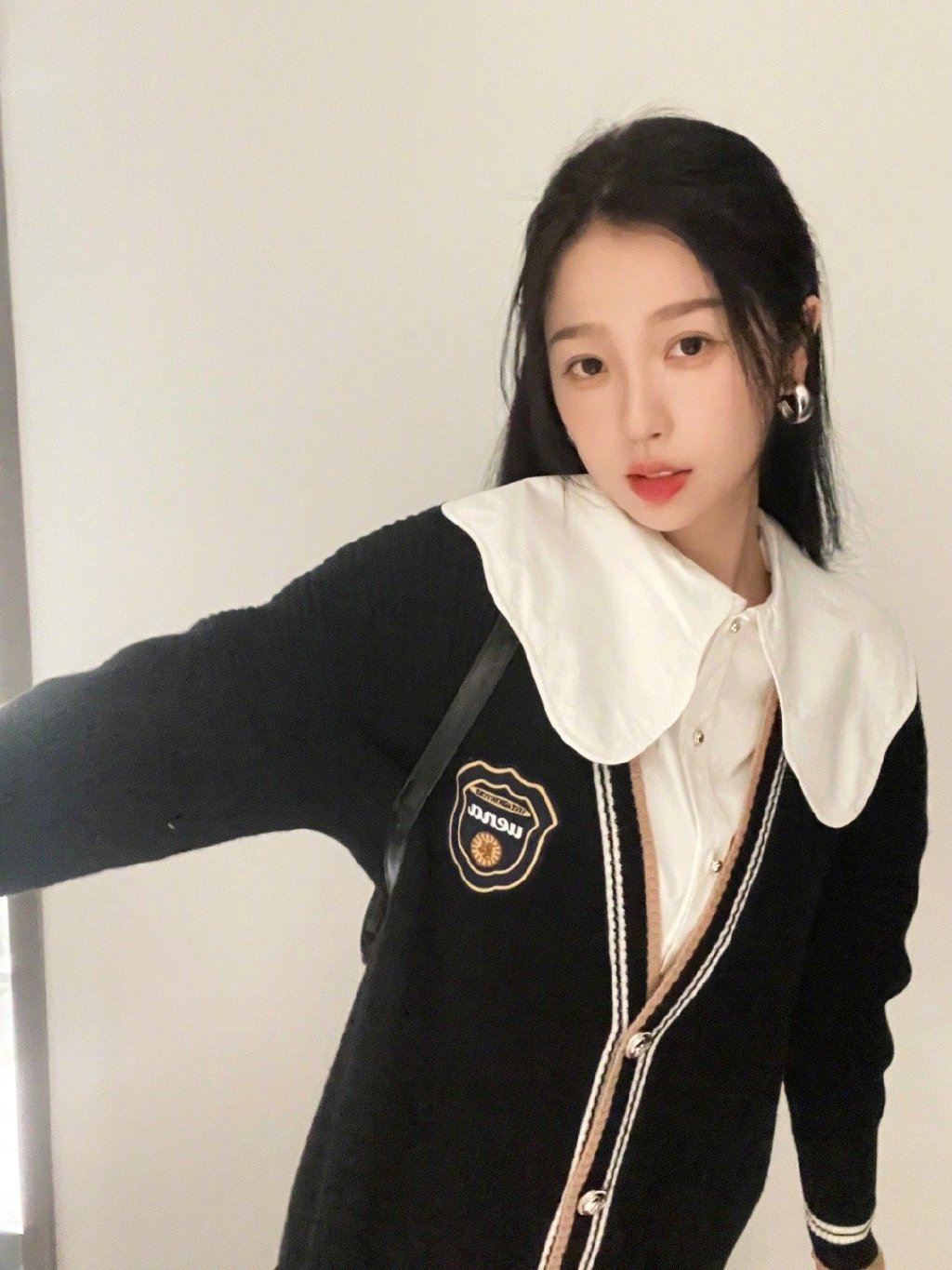 虞书欣的学院风造型随拍看的我心软软呀_高清图集_新浪网