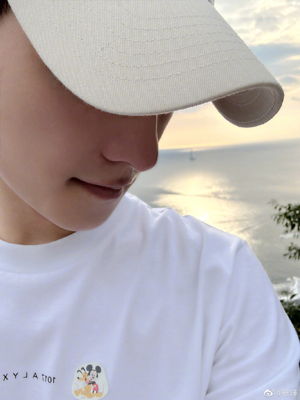 杨洋汤圆节自拍,大帅哥好会拍,少年感无敌,一整个被帅到了!