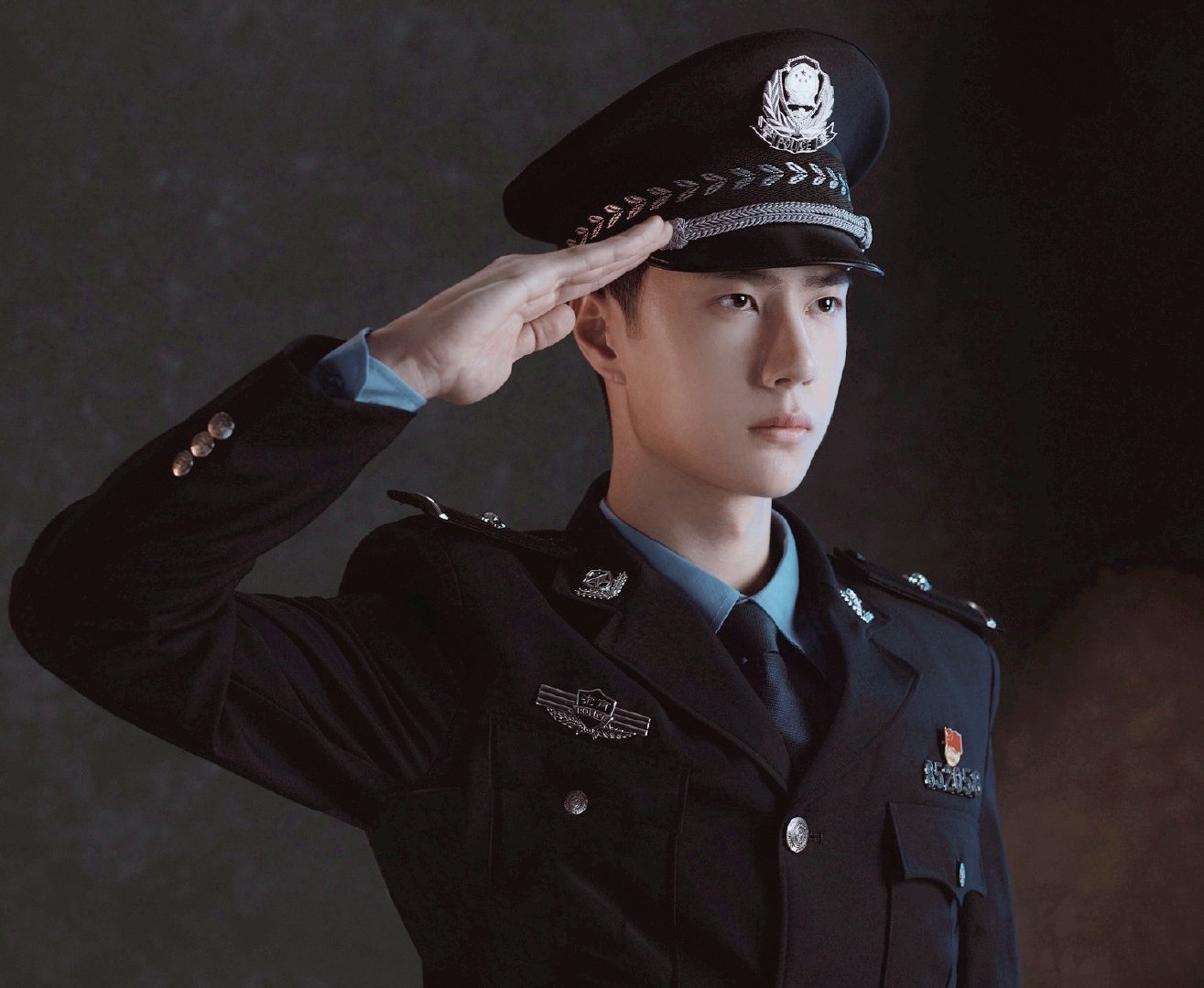 王一博的新电影《维和防暴队》杀青啦!__财经头条