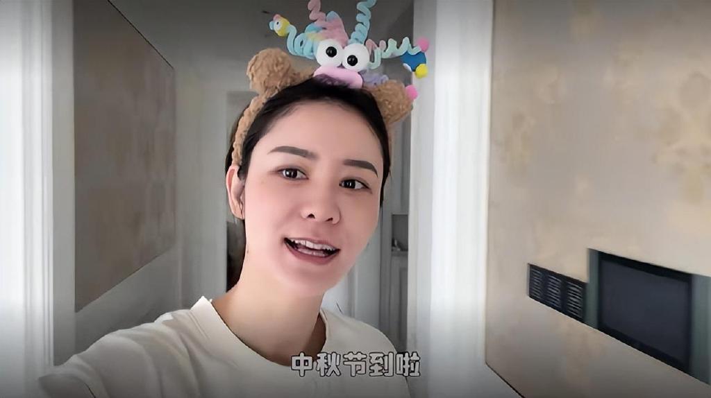 张馨月晒中秋团圆聚餐独缺林峯,小腹凸起明显孕味十足__财经头条