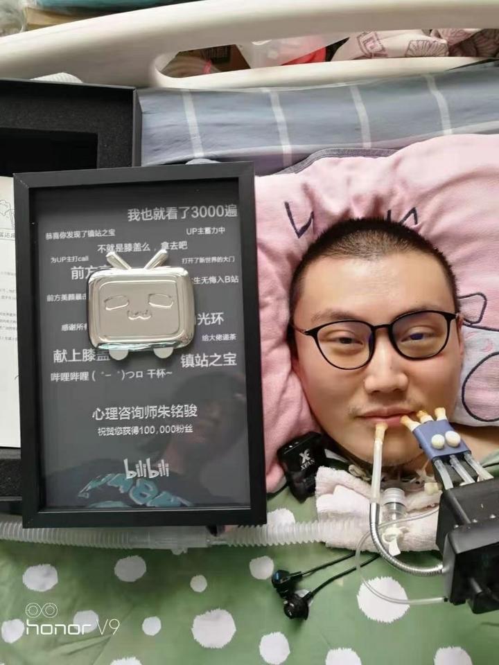 受伤瘫痪后，曾是消防员的他，成了最会游戏的心理咨询师休闲区蓝鸢梦想 - Www.slyday.coM