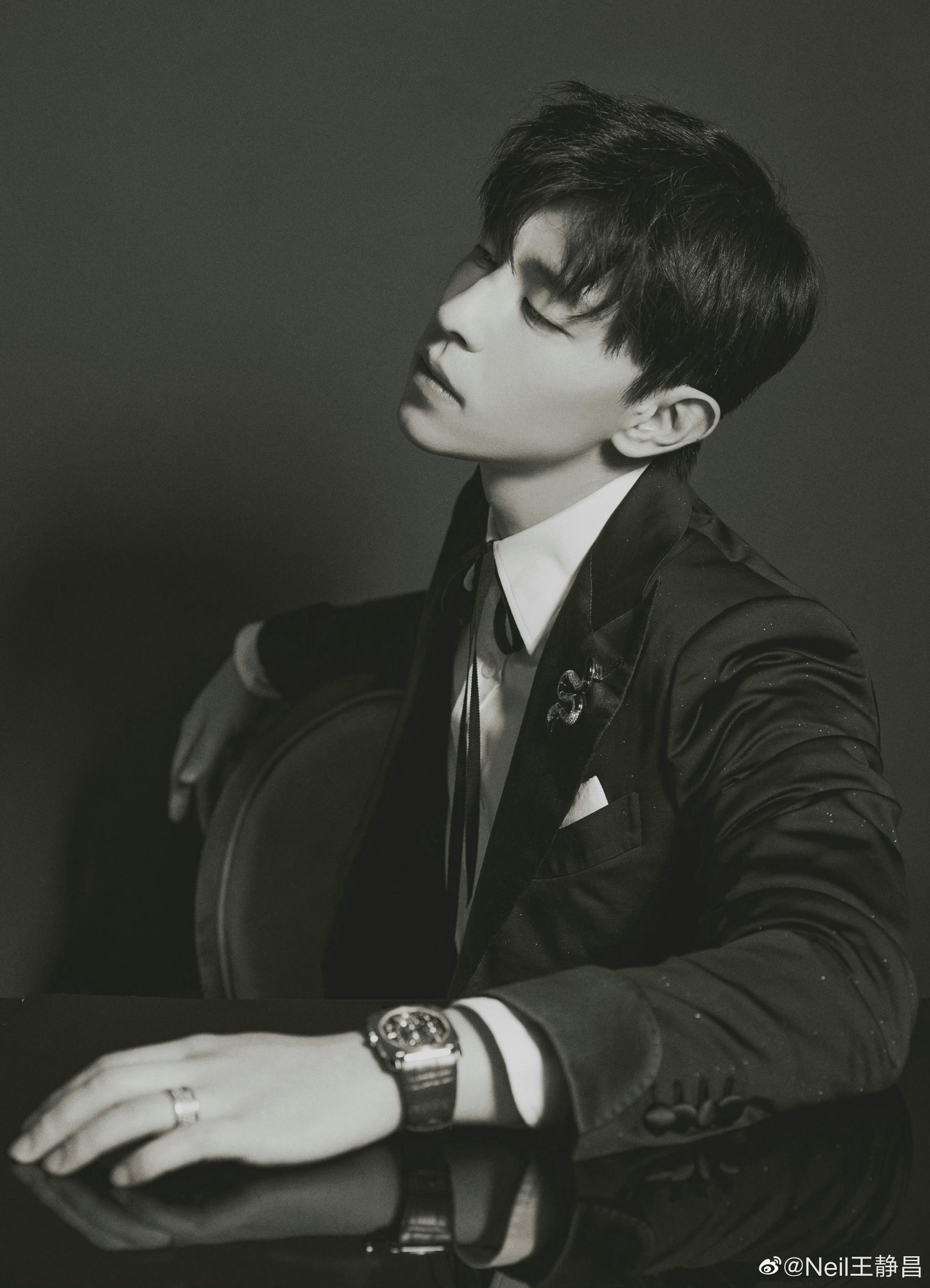 参加时尚先生gentlegala,穿的黑色西服正装……|邓伦|时尚先生_新浪