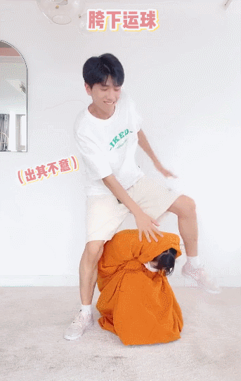 林晚晚钻果然裤裆引争议,露脸一段时间后又遮脸,被质疑又用替身|粉丝|学长|情侣|爱情|下带_新浪娱乐_新浪新闻