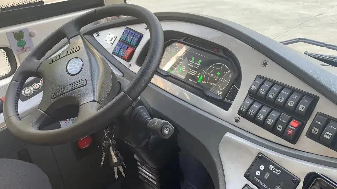 堪比高铁!来看看成都公交出行必须有的仪式感!-新浪汽车