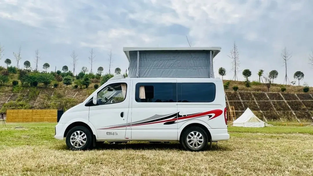 齐星大通v80国六低顶b型房车可升顶设计紧凑实用空间