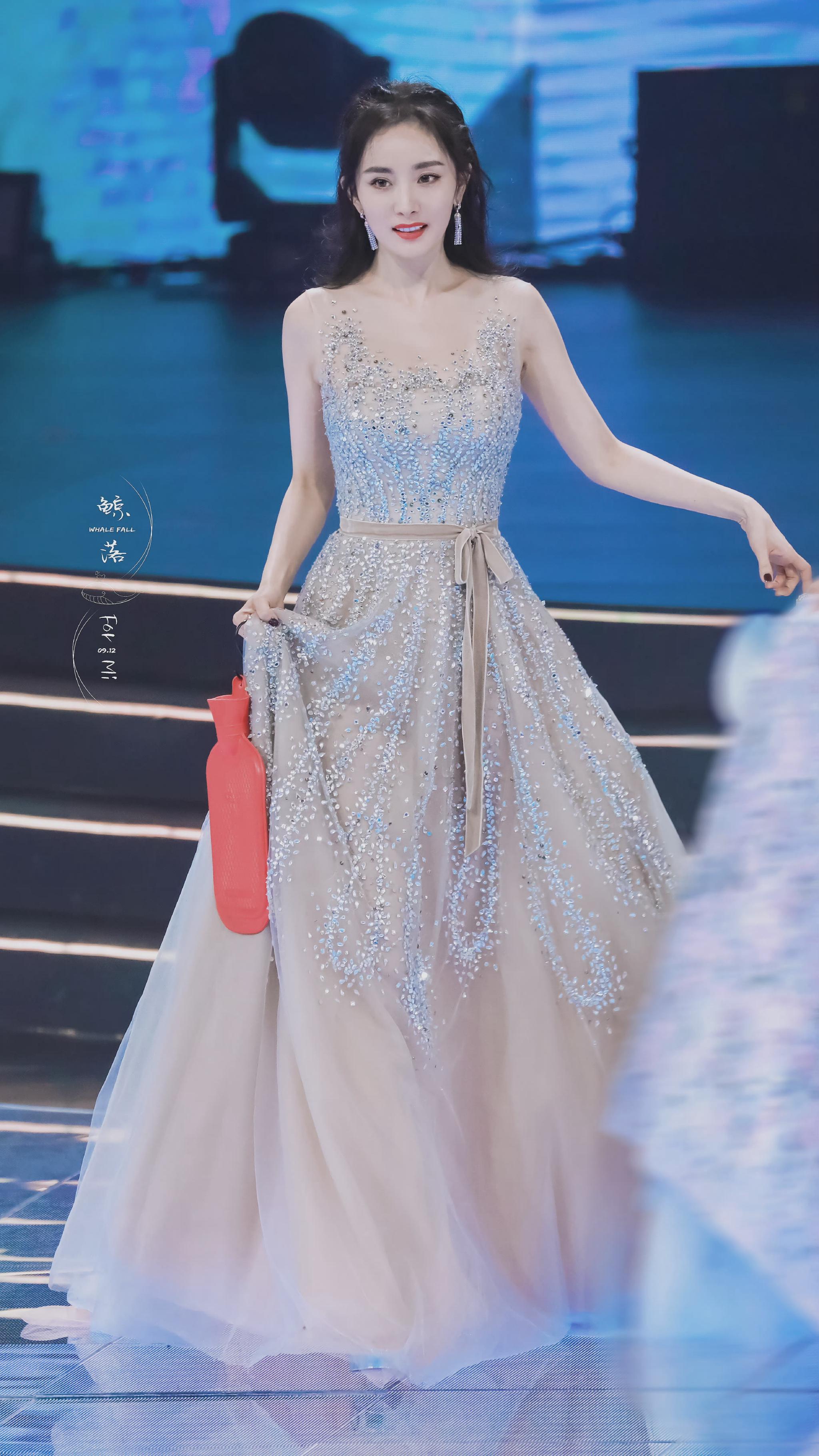 习惯是要从小养成的还有谁没看过美女提裙摆公主殿下