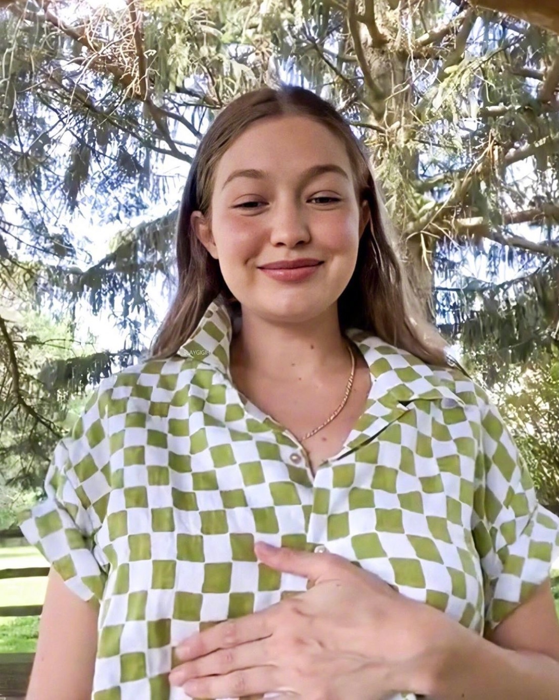 当地时间7月15日, 身怀女儿的gigi hadid在instagram 上直播