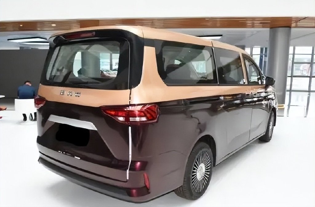 这就是您家的王牌啊？看见这个MPV我为BAW丢脸__财经头条