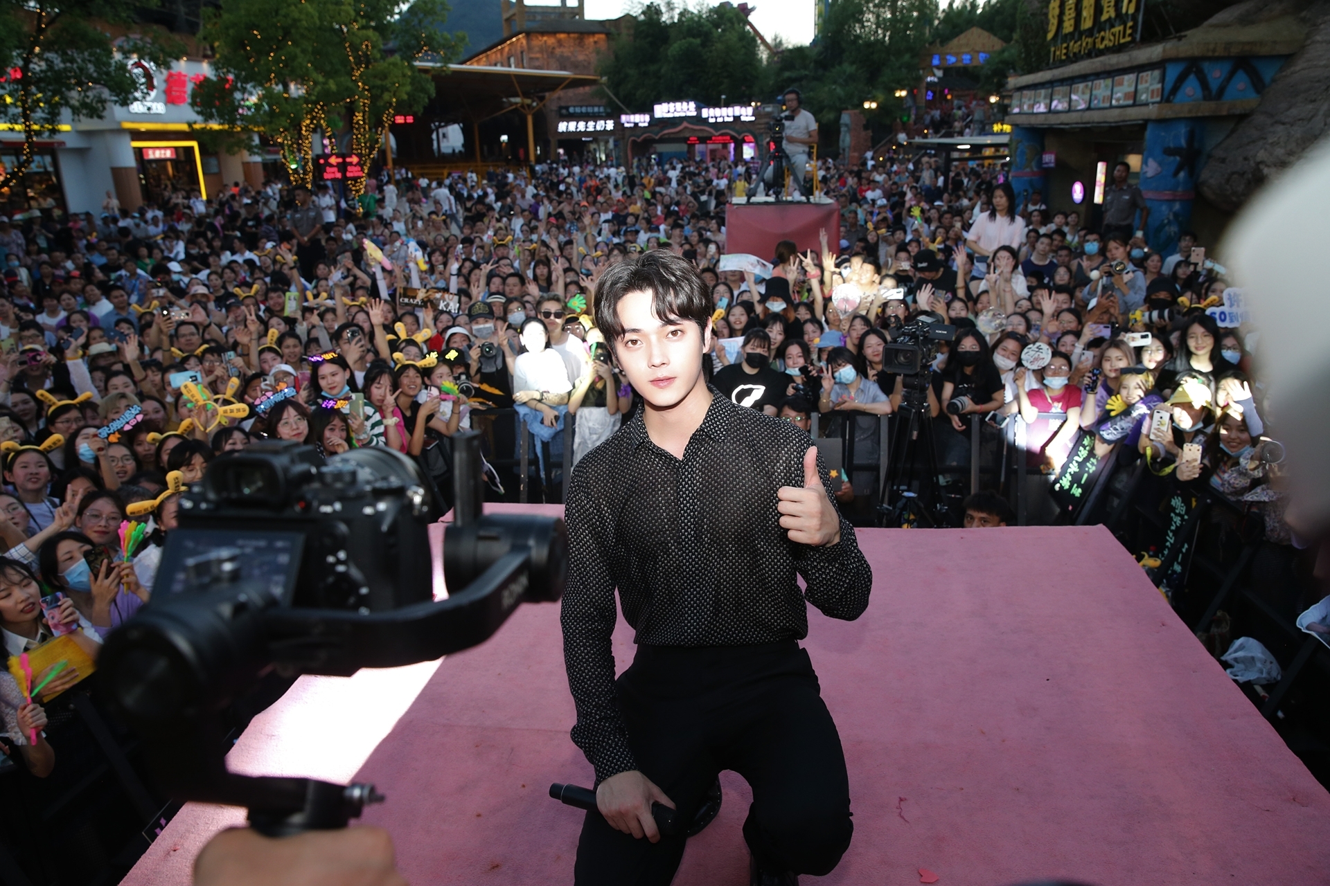 欢娱影视演员@许凯soso 今日出席横店影视城见面会