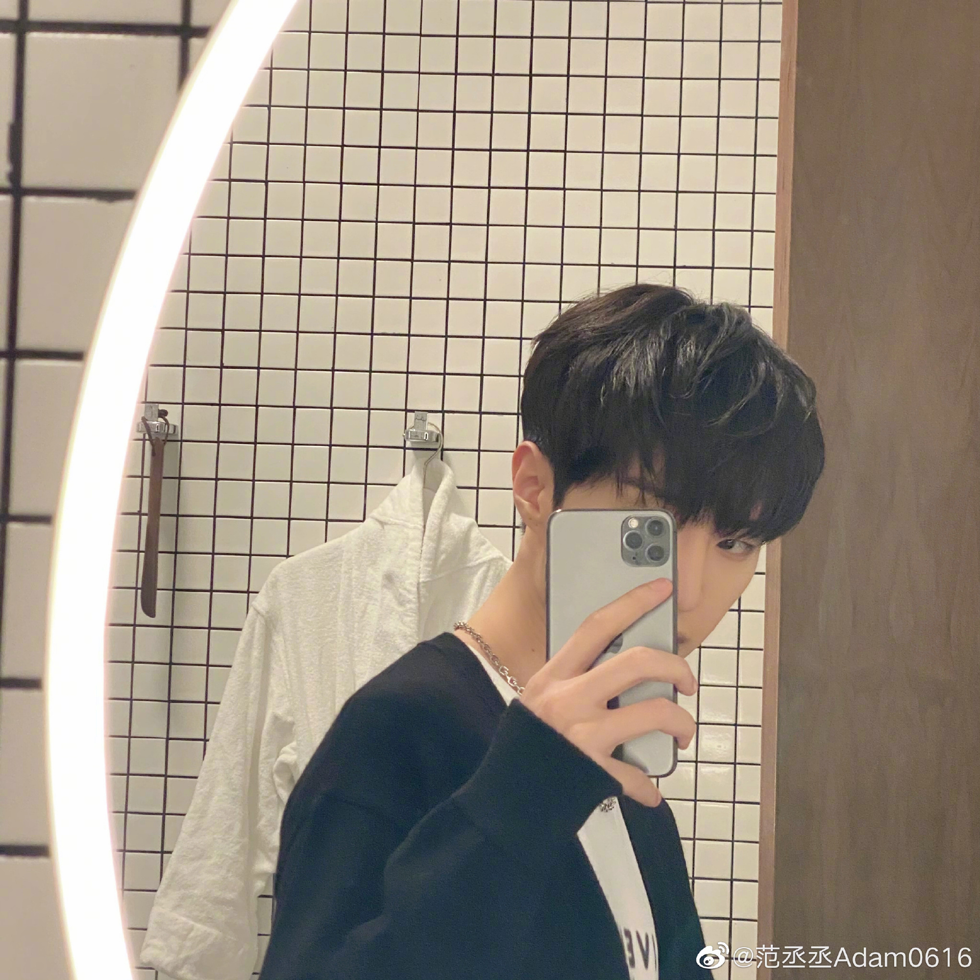 初四宜看范丞丞自拍丞丞子对镜拍也太绝了,看大帅哥自拍照简直就是一