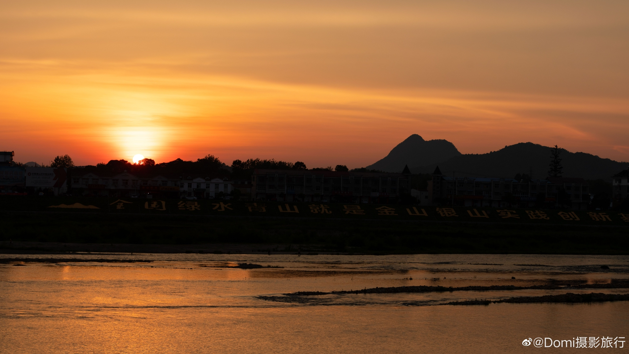 在黑石渡大桥遇见一场日落 看睡美人的妖娆身姿 听关于这里传说__财经