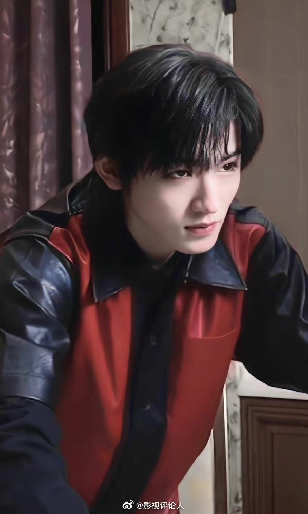 被宋亚轩冷脸帅到说不出话来了_高清图集_新浪网