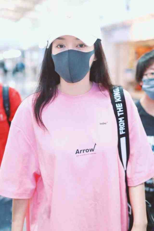 秦岚也穿健美裤，粉色上衣暴露一颗少女心，都40岁了还嫩得不像话休闲区蓝鸢梦想 - Www.slyday.coM