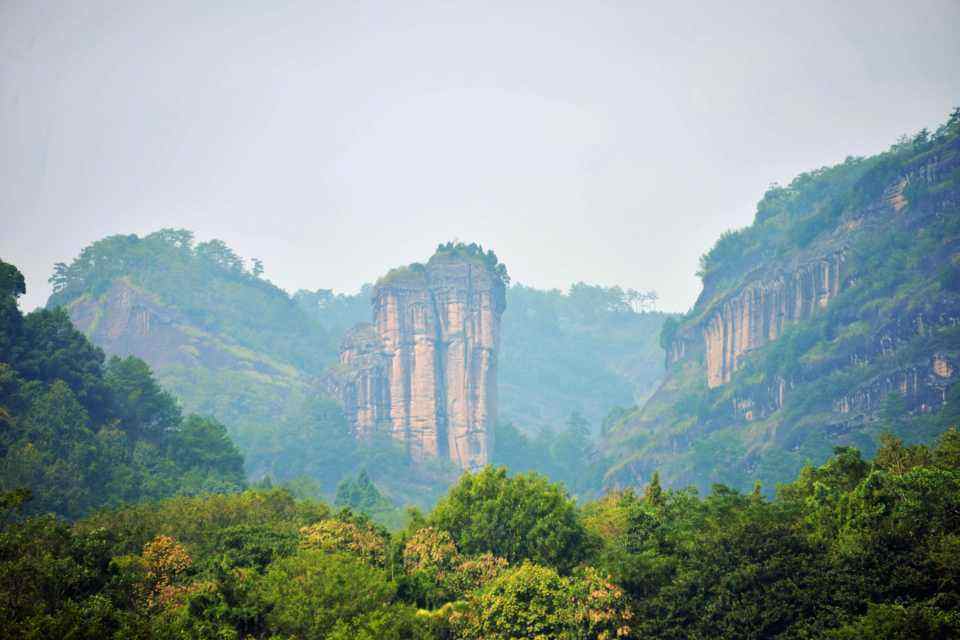 武夷山风景区位于武夷山脉的中部,福建省武夷山市境内……__财经头条