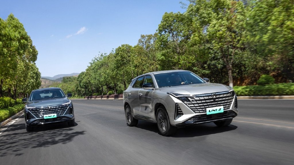 跃级新蓝鲸智电suv长安uni-z上市,售价11.79万元起-新浪汽车