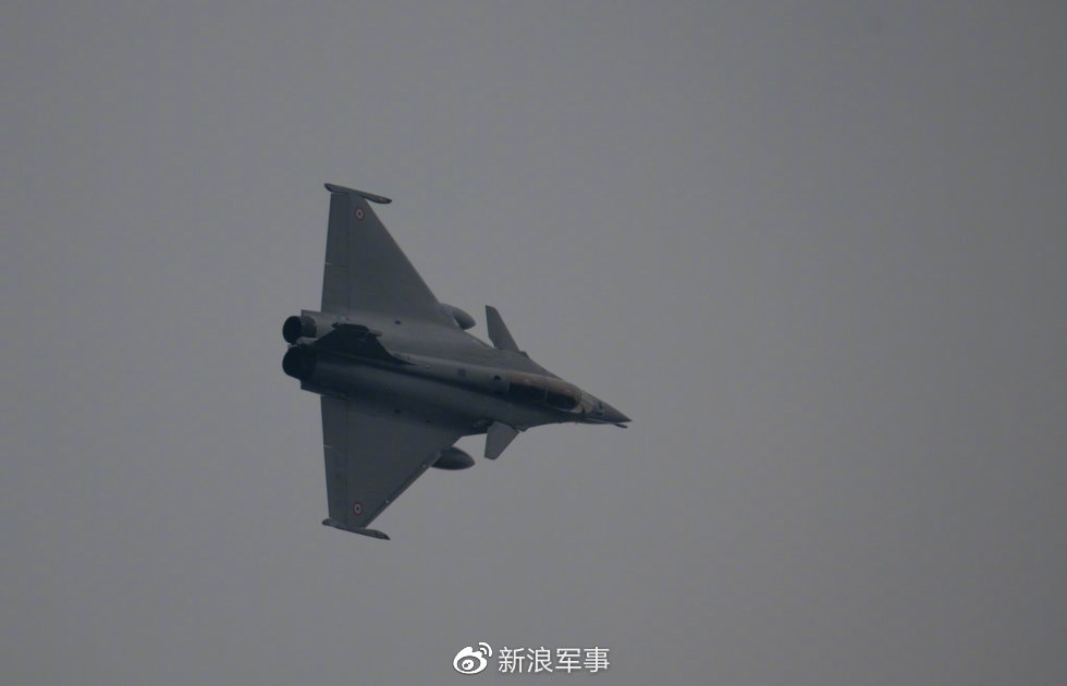 法空军接装最新型阵风F4战机