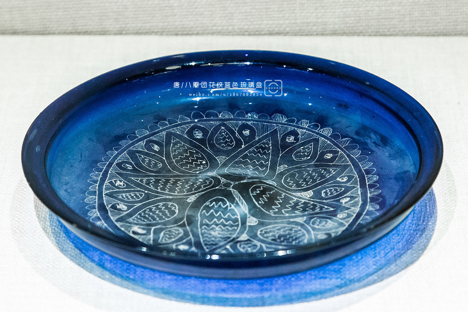 古物|隋唐琉璃器唐/团花纹蓝色琉璃盘/法门寺博物馆藏唐/盘口细颈