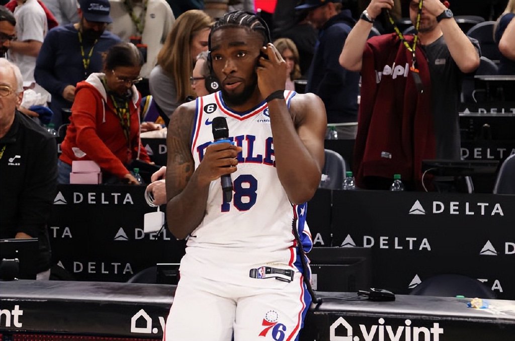 本场比赛中,76人的替补后场球员谢克-米尔顿(shake milton)扮演了奇兵