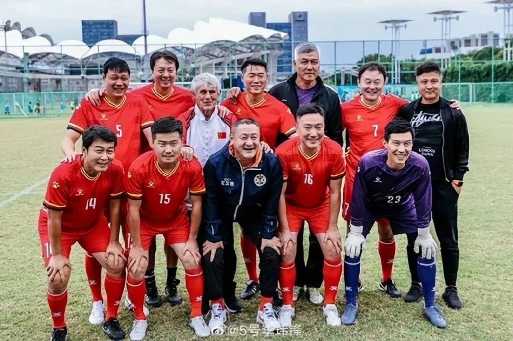 申思祁宏和米卢合影!不带申思打世界杯太可惜,祁宏成十强赛奇兵|李明|申思|祁宏_新浪新闻