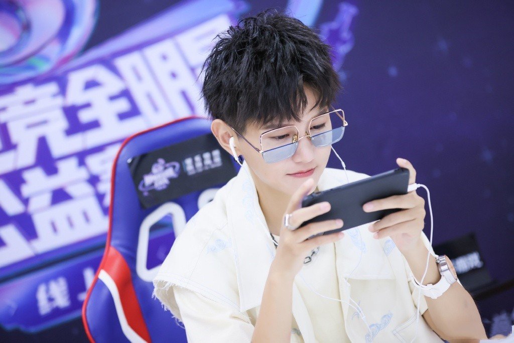 段林希中性装帅气苏妙玲中性装清纯快女姐妹花皮肤白嫩惹人爱