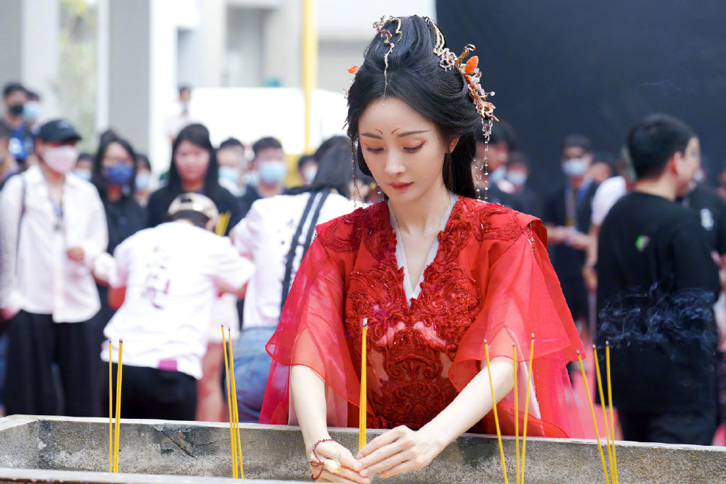 《狐妖小红娘》阵容官宣,杨幂龚俊造型引关注,配角全员帅哥美女休闲区蓝鸢梦想 - Www.slyday.coM 《狐妖小红娘》阵容官宣,杨幂龚俊造型引关注,配角全员帅哥美女休闲区蓝鸢梦想 - Www.slyday.coM