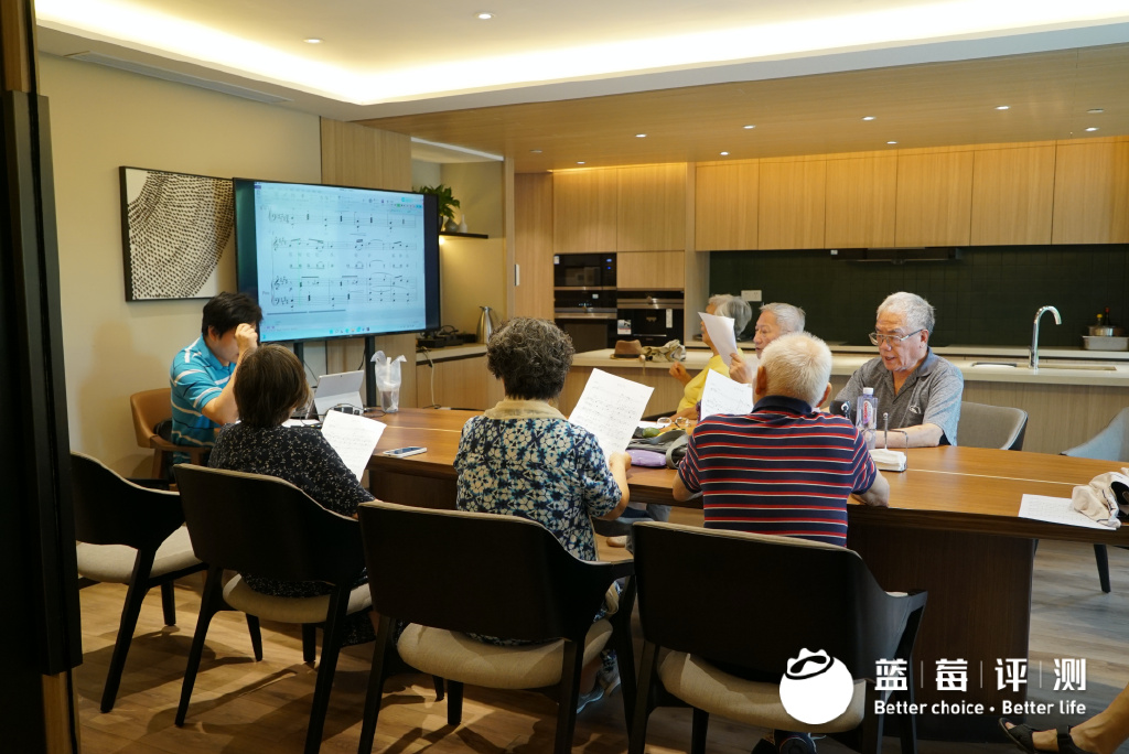 蓝莓评测|为探索理想退休生活,我住进了养老社区休闲区蓝鸢梦想 - Www.slyday.coM 蓝莓评测|为探索理想退休生活,我住进了养老社区休闲区蓝鸢梦想 - Www.slyday.coM