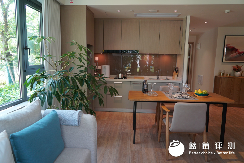 蓝莓评测|为探索理想退休生活,我住进了养老社区休闲区蓝鸢梦想 - Www.slyday.coM 蓝莓评测|为探索理想退休生活,我住进了养老社区休闲区蓝鸢梦想 - Www.slyday.coM