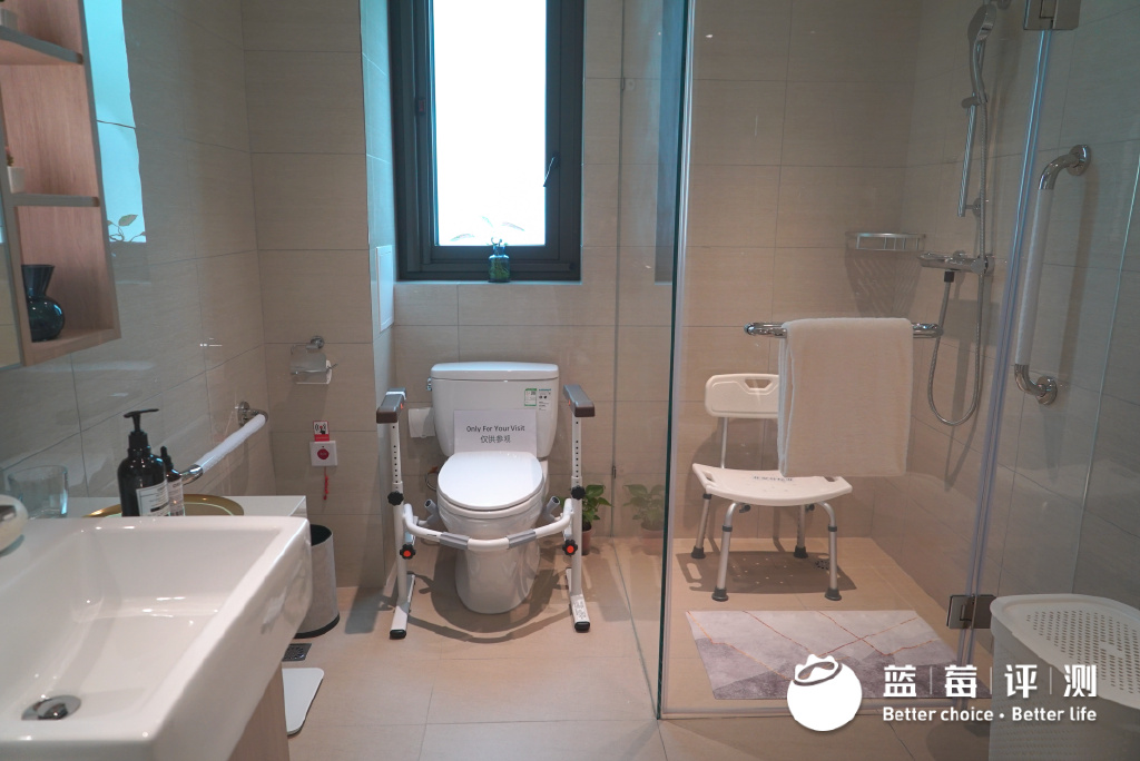 蓝莓评测|为探索理想退休生活,我住进了养老社区休闲区蓝鸢梦想 - Www.slyday.coM 蓝莓评测|为探索理想退休生活,我住进了养老社区休闲区蓝鸢梦想 - Www.slyday.coM