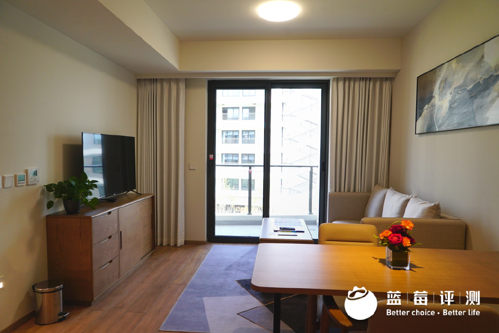 蓝莓评测|为探索理想退休生活,我住进了养老社区休闲区蓝鸢梦想 - Www.slyday.coM 蓝莓评测|为探索理想退休生活,我住进了养老社区休闲区蓝鸢梦想 - Www.slyday.coM