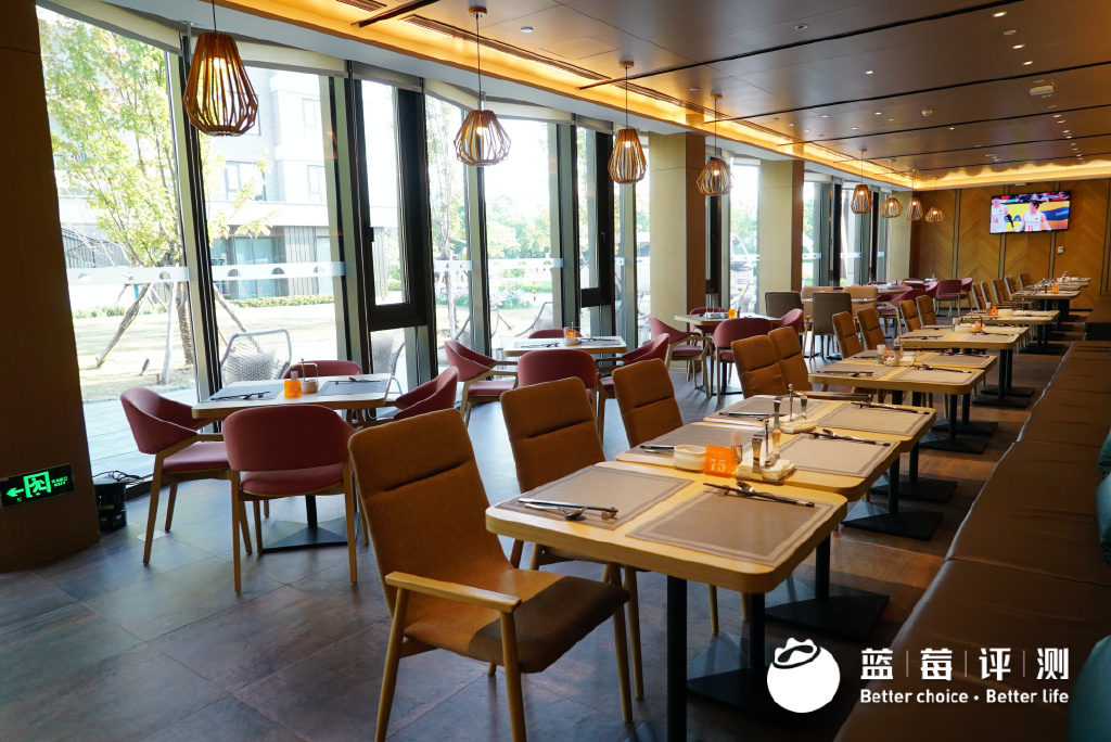 蓝莓评测|为探索理想退休生活,我住进了养老社区休闲区蓝鸢梦想 - Www.slyday.coM 蓝莓评测|为探索理想退休生活,我住进了养老社区休闲区蓝鸢梦想 - Www.slyday.coM